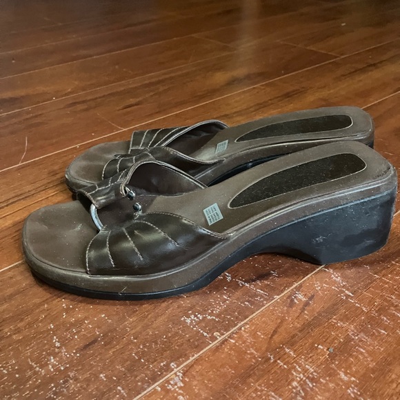 Sandals - Picture 3 of 9